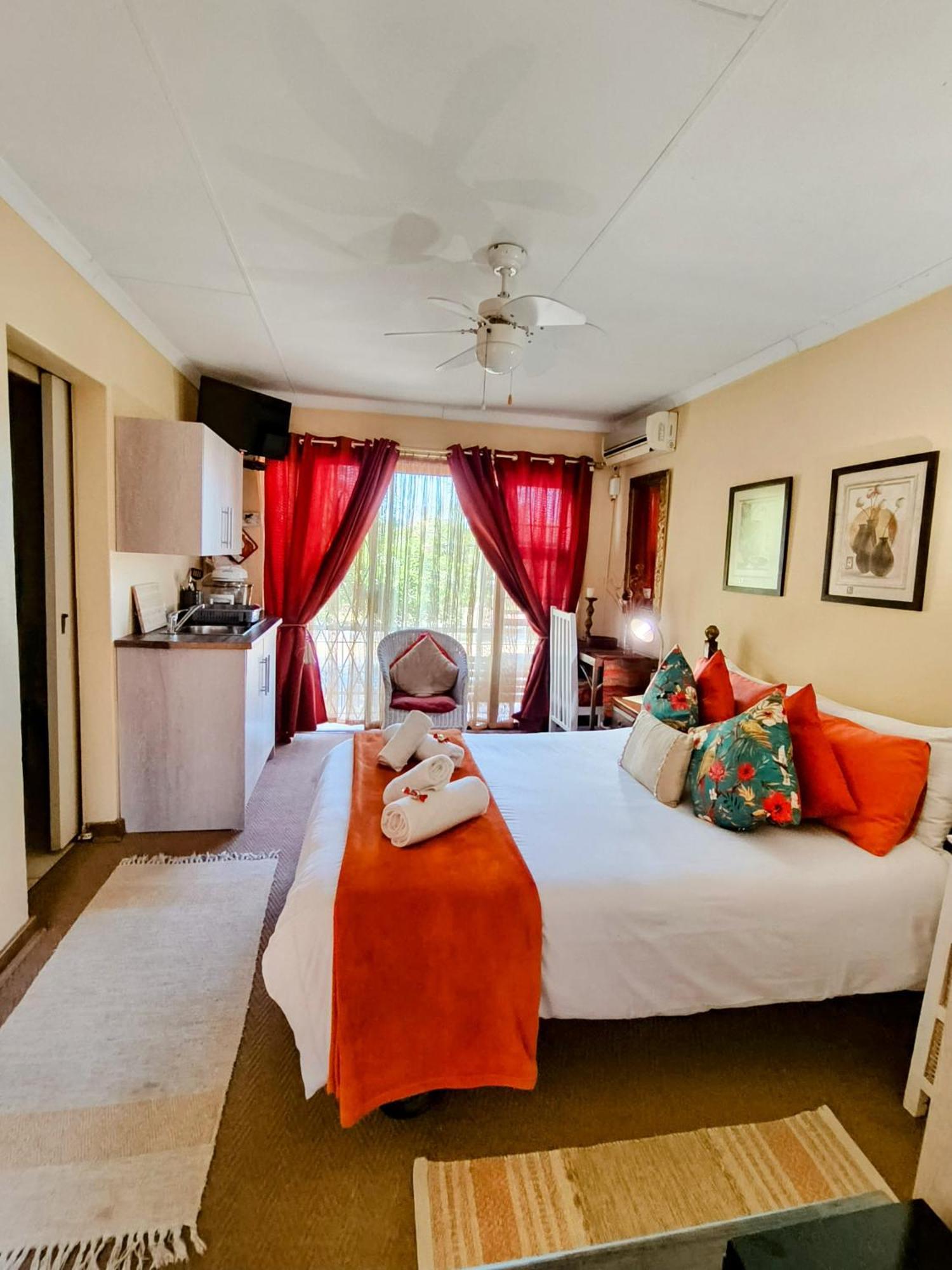 La Boheme Gastehuis Bloemfontein Room photo